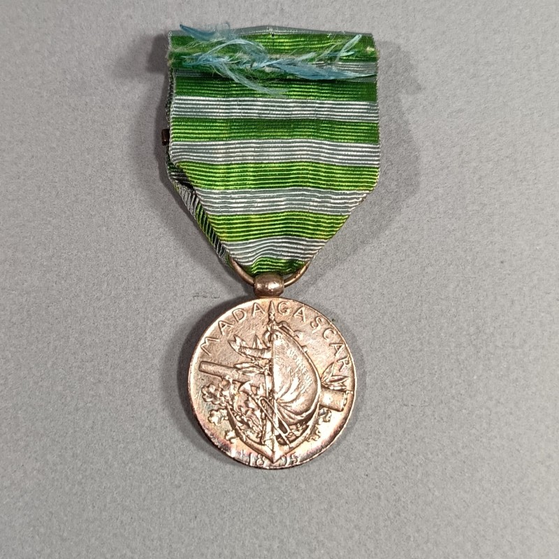 FRANCE MEDAILLE DE LA SECONDE EXPEDITION DE MADAGASCAR AVEC SA BARRETTE 1895 POUR LA CAMPAGNE DE 1894 A 1895