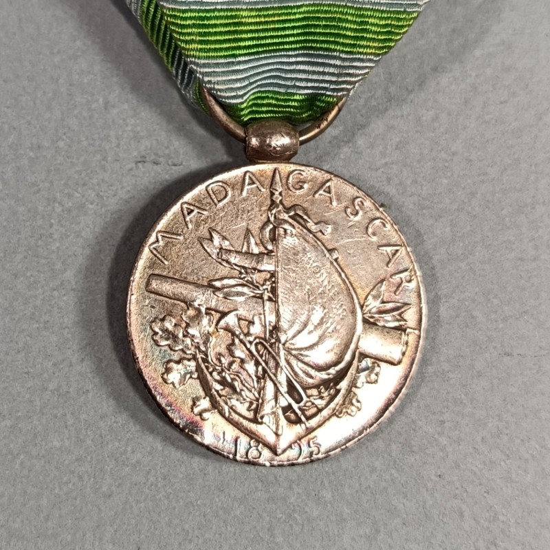 FRANCE MEDAILLE DE LA SECONDE EXPEDITION DE MADAGASCAR AVEC SA BARRETTE 1895 POUR LA CAMPAGNE DE 1894 A 1895