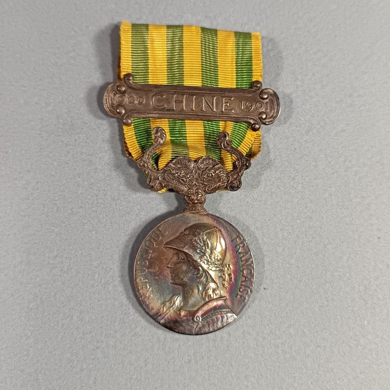 FRANCE MEDAILLE DE L'EXPEDITION DE CHINE AVEC SA BARRETTE CHINE 1900 1901 MEDAILLE EN ARGENT 55 JOURS DE PEKIN