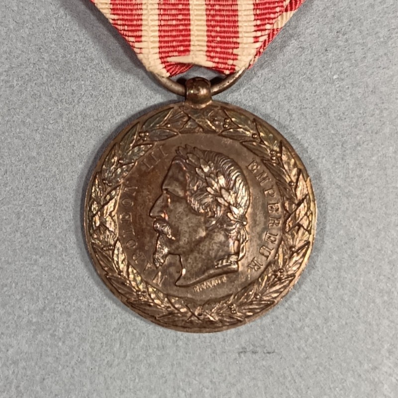 MEDAILLE EN ARGENT DE LA CAMPAGNE D'ITALIE NAPOLEON III 1859 SECOND EMPIRE SIGNEE E. FALOT ET POINCONNEE SUR L'ANNEAU
