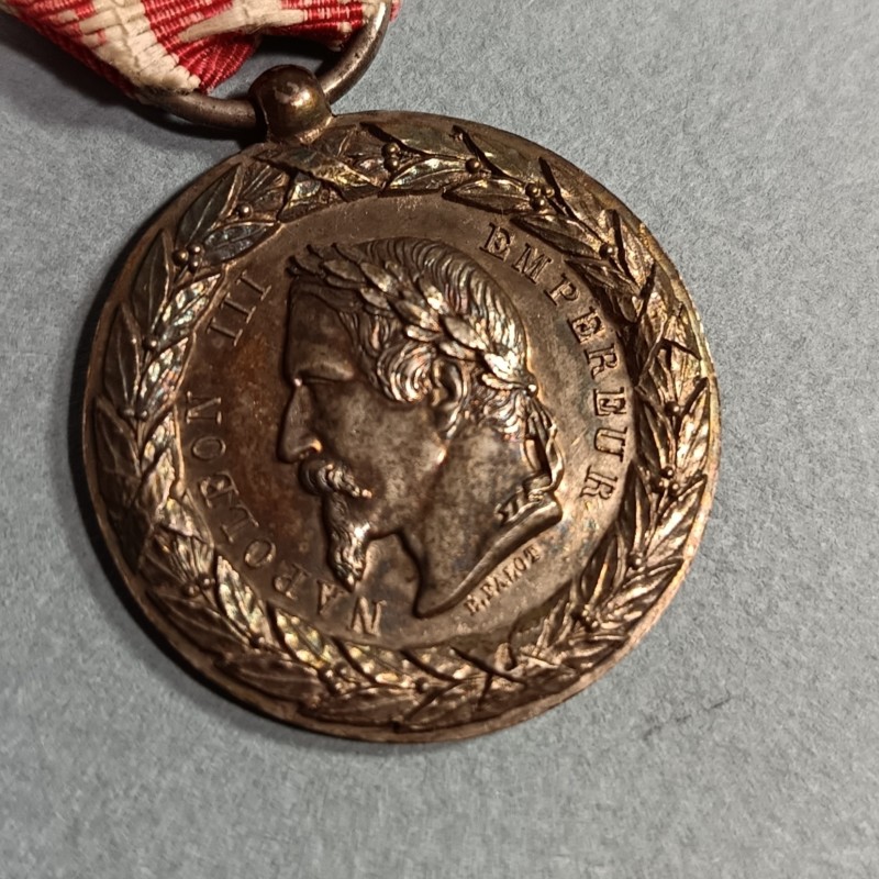 MEDAILLE EN ARGENT DE LA CAMPAGNE D'ITALIE NAPOLEON III 1859 SECOND EMPIRE SIGNEE E. FALOT ET POINCONNEE SUR L'ANNEAU