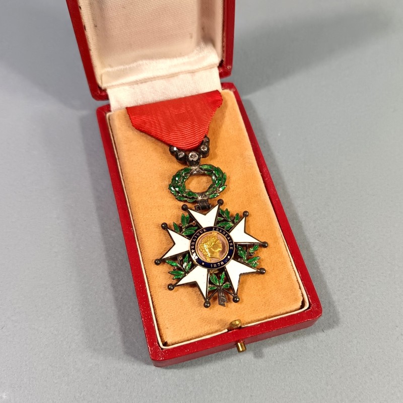 FRANCE MEDAILLE D'OFFICIER DE L'ORDRE DE LA LEGION D'HONNEUR 3 ème REPUBLIQUE EN ARGENT MODELE LUXE BOMBE BRILLANTS