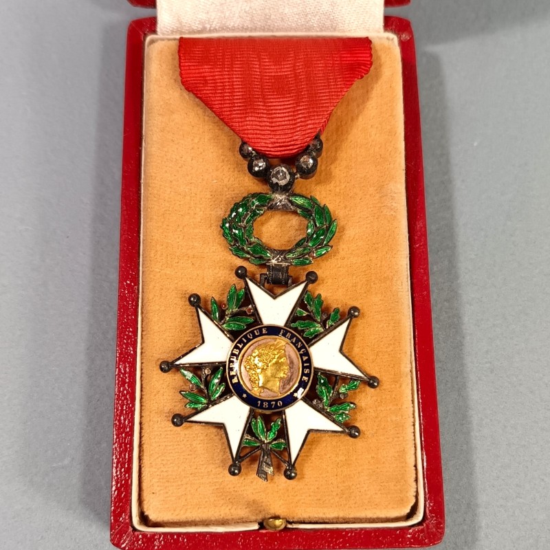 FRANCE MEDAILLE D'OFFICIER DE L'ORDRE DE LA LEGION D'HONNEUR 3 ème REPUBLIQUE EN ARGENT MODELE LUXE BOMBE BRILLANTS
