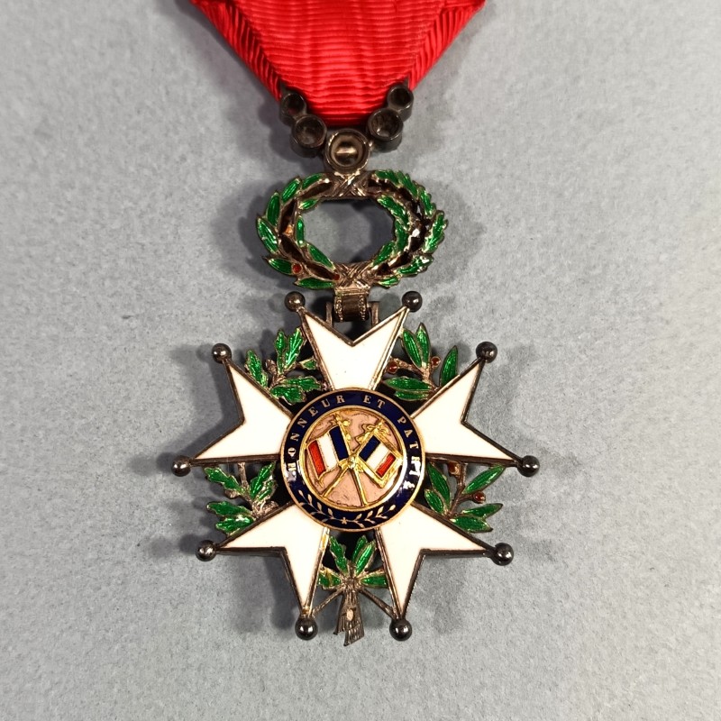 FRANCE MEDAILLE D'OFFICIER DE L'ORDRE DE LA LEGION D'HONNEUR 3 ème REPUBLIQUE EN ARGENT MODELE LUXE BOMBE BRILLANTS