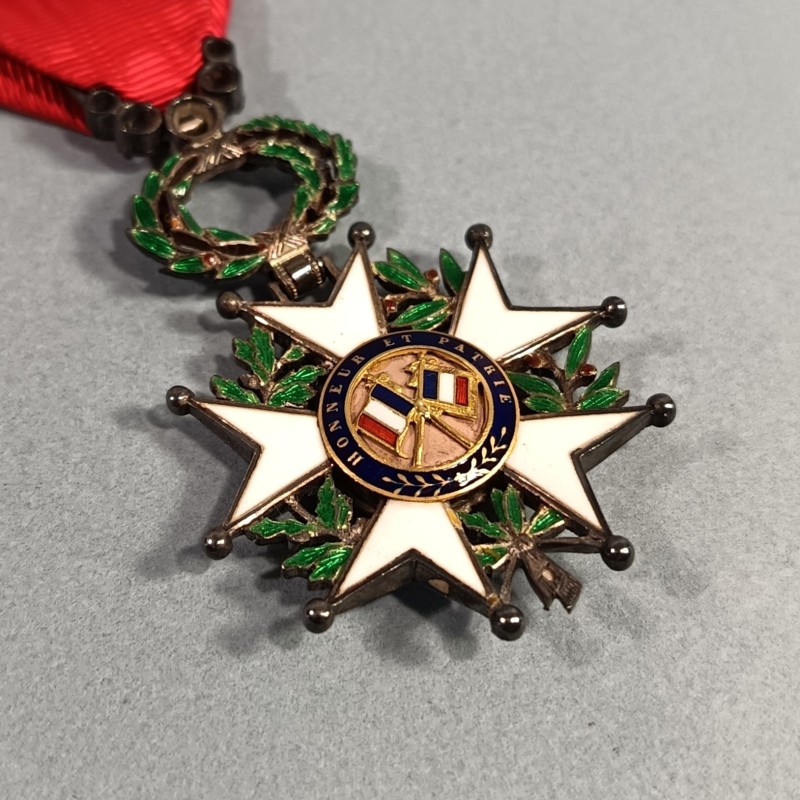 FRANCE MEDAILLE D'OFFICIER DE L'ORDRE DE LA LEGION D'HONNEUR 3 ème REPUBLIQUE EN ARGENT MODELE LUXE BOMBE BRILLANTS