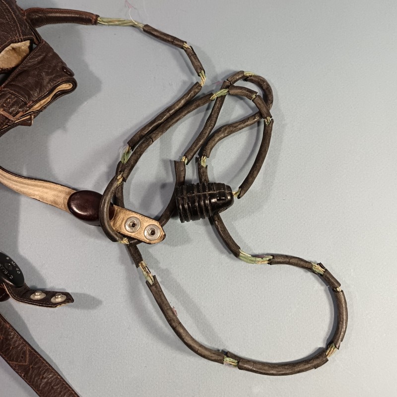 LUFTWAFFE LKP. W. 101 SIEMENS SERRE TETE EN CUIR DE PILOTE ALLEMAND AVEC LARYNGOPHONE ET ECOUTEURS