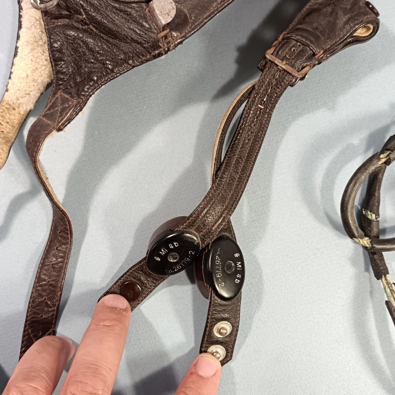 LUFTWAFFE LKP. W. 101 SIEMENS SERRE TETE EN CUIR DE PILOTE ALLEMAND AVEC LARYNGOPHONE ET ECOUTEURS