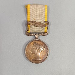 MEDAILLE DE L'EXPEDITION DE CRIMEE MEDAILLE EN ARGENT FABRICATION ANGLAISE AVEC SA BARRETTE SEBASTOPOL SECOND EMPIRE