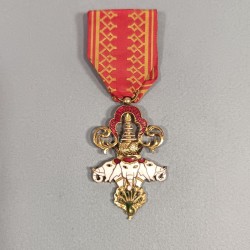 LAOS MEDAILLE DE CHEVALIER DE L'ORDRE ROYAL DU MILLION D'HELEPHANTS ET DU PARASSOLE BLANC FABRICATION ANCIENNE ORDRE COLONIAL