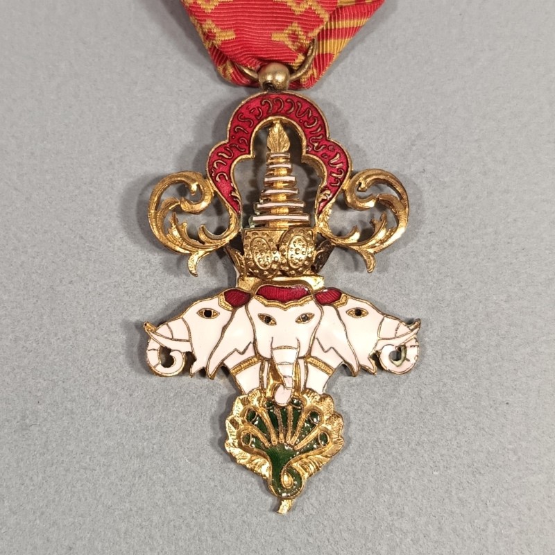 LAOS MEDAILLE DE CHEVALIER DE L'ORDRE ROYAL DU MILLION D'HELEPHANTS ET DU PARASSOLE BLANC FABRICATION ANCIENNE ORDRE COLONIAL