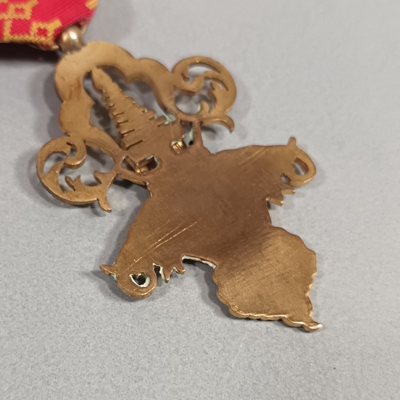 LAOS MEDAILLE DE CHEVALIER DE L'ORDRE ROYAL DU MILLION D'HELEPHANTS ET DU PARASSOLE BLANC FABRICATION ANCIENNE ORDRE COLONIAL