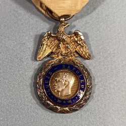 FRANCE MEDAILLE DU MERITE MILITAIRE SECOND TYPE SECOND EMPIRE NAPOLEON III MODELE CENTRES EPAIS