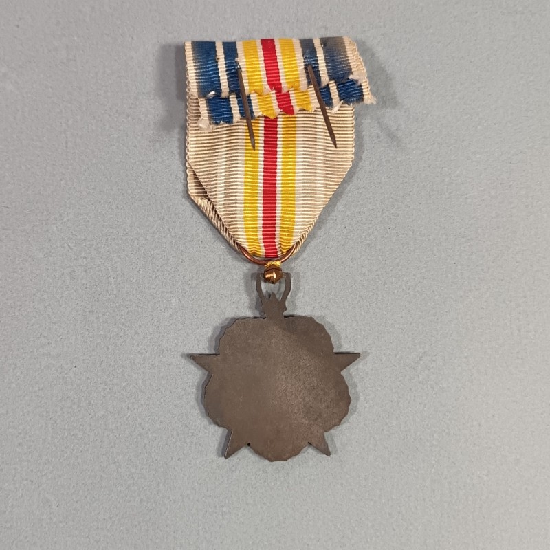 FRANCE MEDAILLE DES BLESSES GUERRE 1914-1918 1939-1945 MODELE SECOND TYPE MODELE PEINT