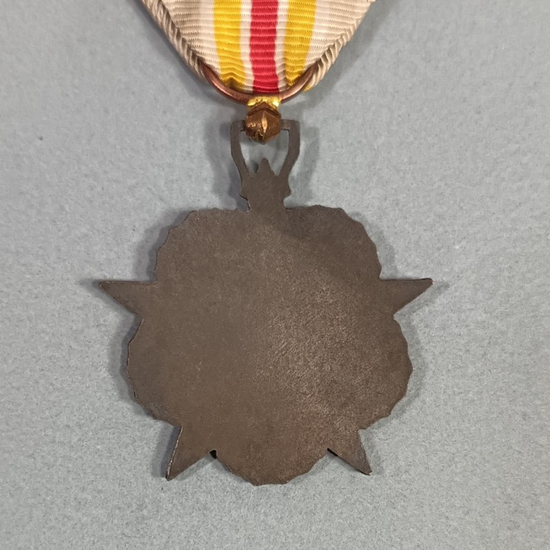 FRANCE MEDAILLE DES BLESSES GUERRE 1914-1918 1939-1945 MODELE SECOND TYPE MODELE PEINT