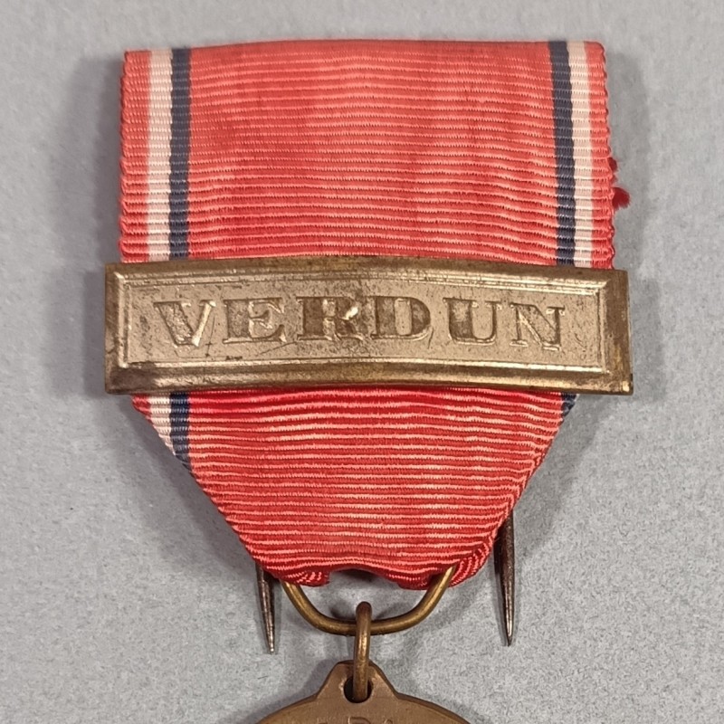 FRANCE MEDAILLE DE LA BATAILLE DE VERDUN ON NE PASSE PAS 21 FEVRIER 1916 PAR VERNIER AVEC BARRETTE VERDUN