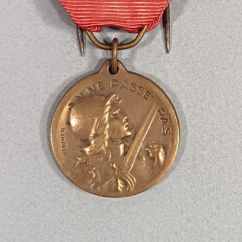 FRANCE MEDAILLE DE LA BATAILLE DE VERDUN ON NE PASSE PAS 21 FEVRIER 1916 PAR VERNIER AVEC BARRETTE VERDUN