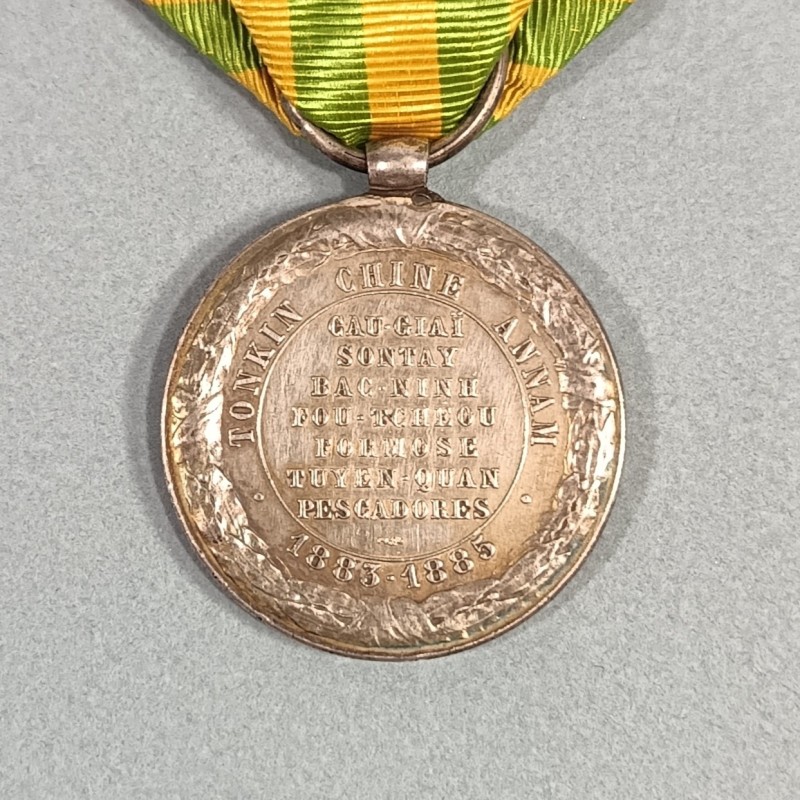 MEDAILLE CAMPAGNE DU TONKIN CHINE ANNAM EN 1883 - 1885 MODELE MER OU TROUPES DE MARINE 7 BATAILLES BELIERE OLIVE