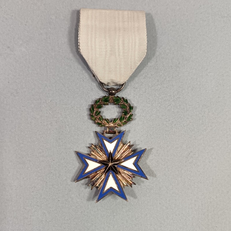 BENIN - DAHOMEY MEDAILLE DE CHEVALIER DE L'ORDRE DE L'ETOILE NOIRE FABRICATION ANCIENNE EN ARGENT POINCONNEE