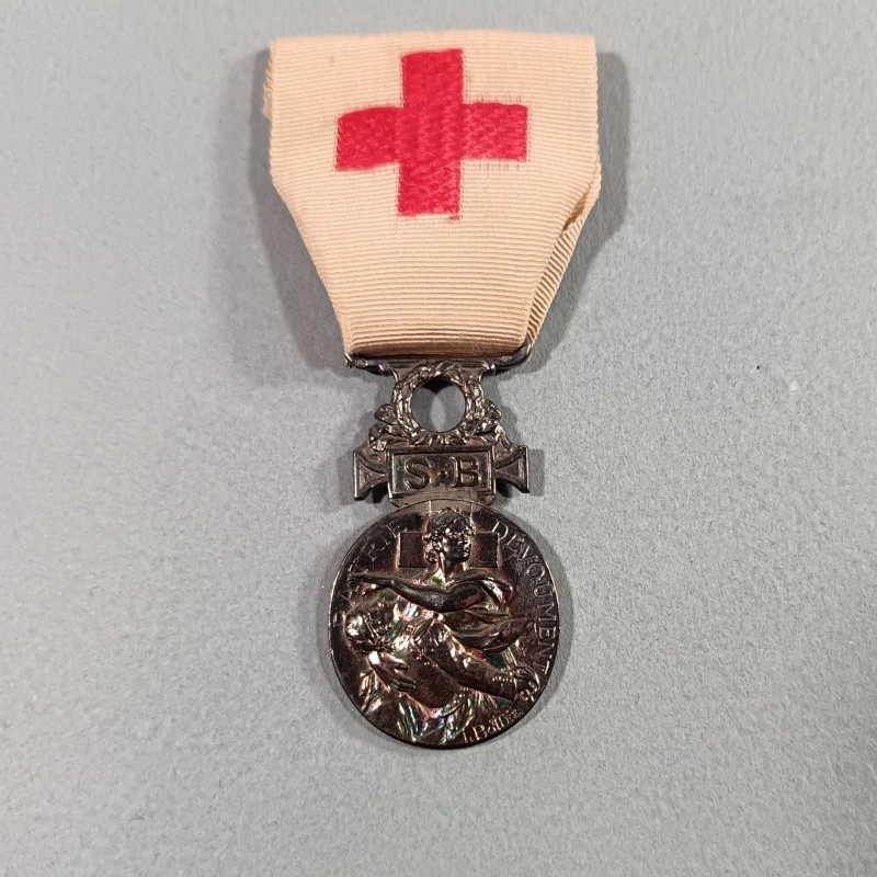 MEDAILLE DE LA CROIX ROUGE FRANCAISE SSBM SOCIETE DE SECOURS AUX BLESSES MILITAIRE 1864-1866 ATTRIBUEE INFIMIERE
