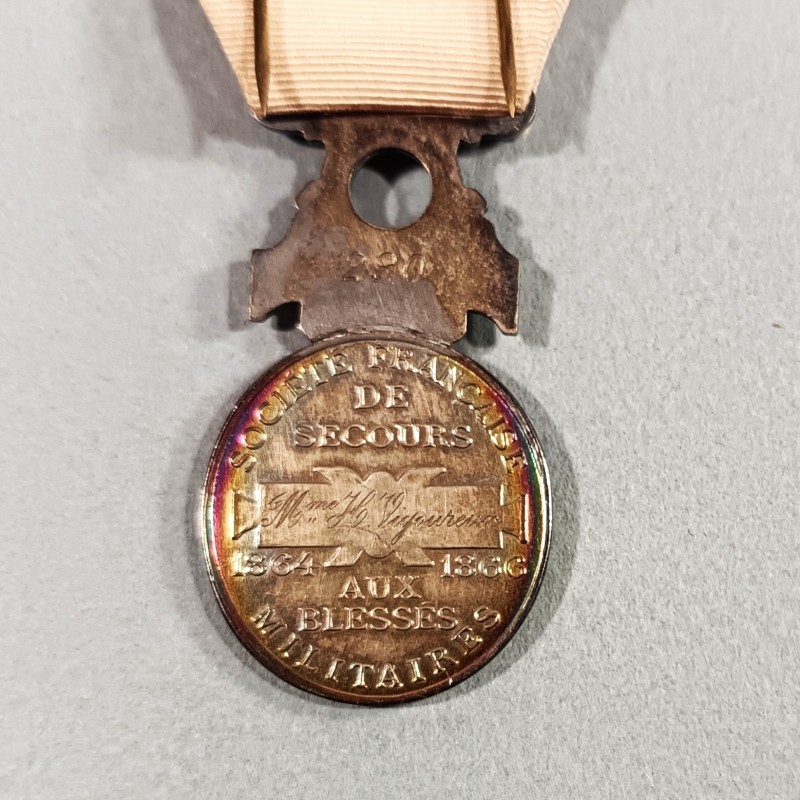 MEDAILLE DE LA CROIX ROUGE FRANCAISE SSBM SOCIETE DE SECOURS AUX BLESSES MILITAIRE 1864-1866 ATTRIBUEE INFIMIERE