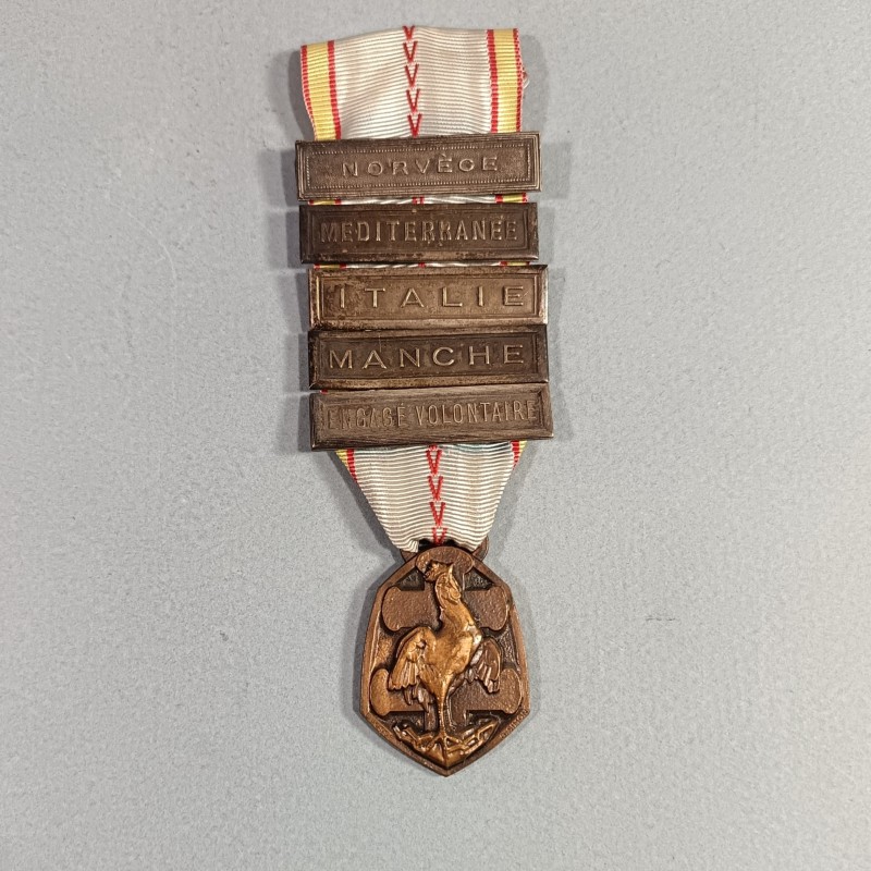 MEDAILLE COMMEMO GUERRE 39-45 ARMEE DE LIBERATION AVEC BARRETTES NORVEGE MEDITERRANEE ITALIE MANCHE ENGAGE VOLONTAIRE