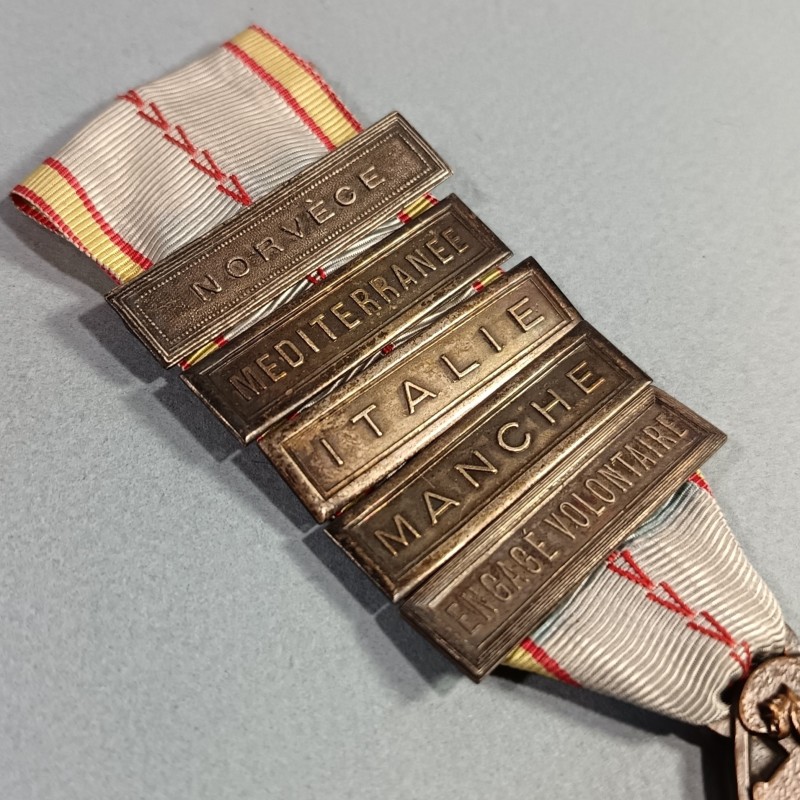 MEDAILLE COMMEMO GUERRE 39-45 ARMEE DE LIBERATION AVEC BARRETTES NORVEGE MEDITERRANEE ITALIE MANCHE ENGAGE VOLONTAIRE