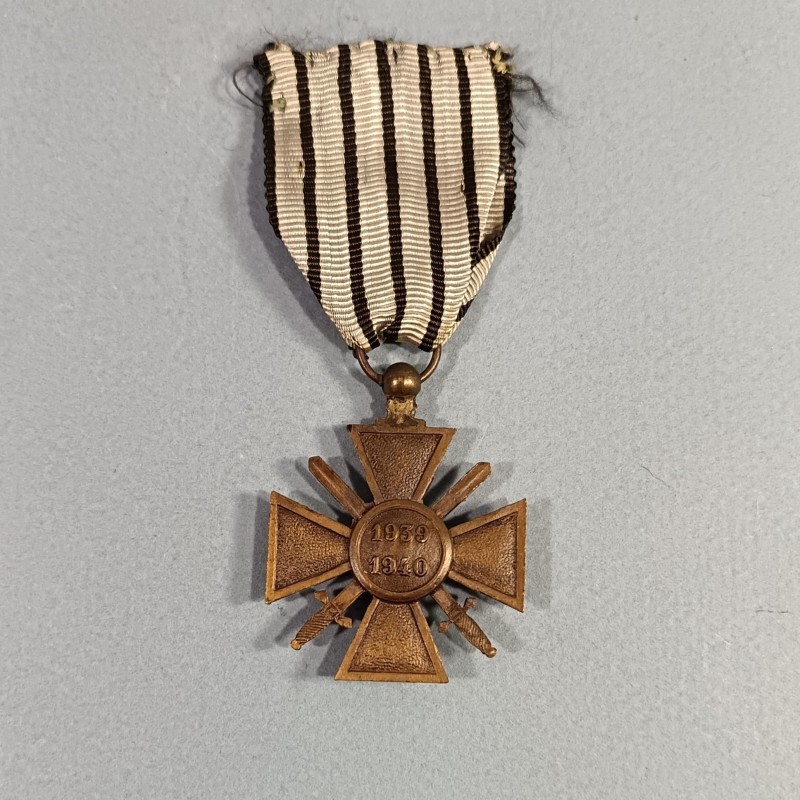 CROIX DE GUERRE DATEE AU DOS 1939-1940 RUBAN DE VICHY AVEC UNE ETOILE POUR UNE CITATION A L'ORDRE DU REGIMENT CAMPAGNE 1939-40
