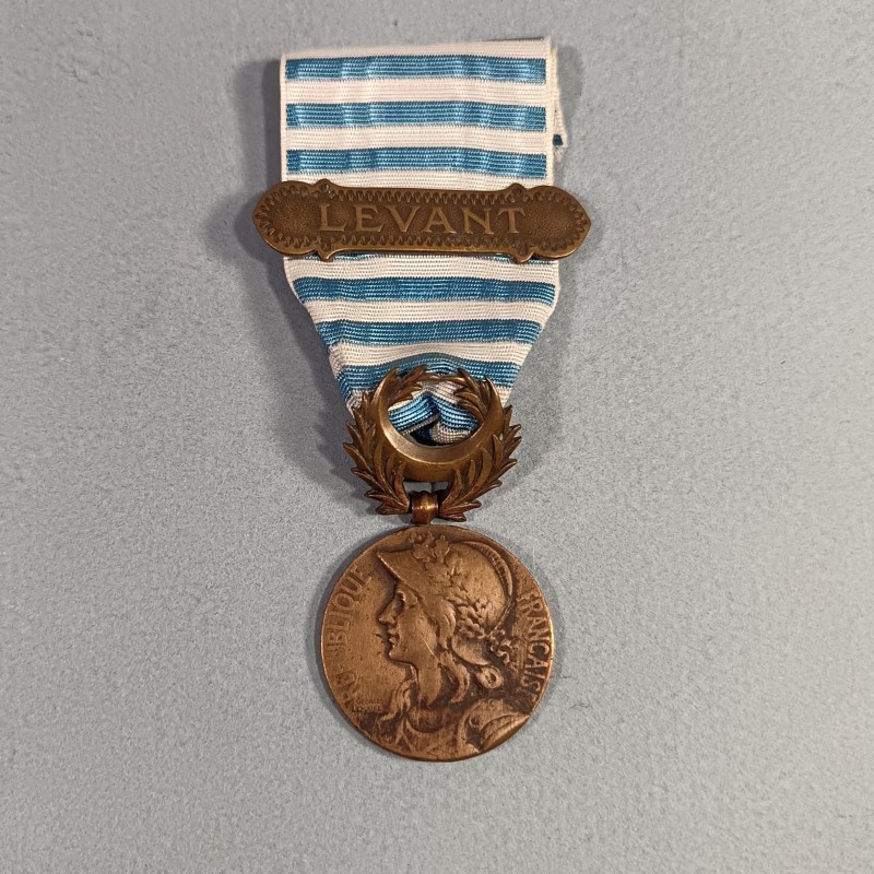 FRANCE MEDAILLE DU LEVANT SYRIE CILICIE AVEC BERRETTE LEVANT RUBAN TISSAGE ANGLAIS