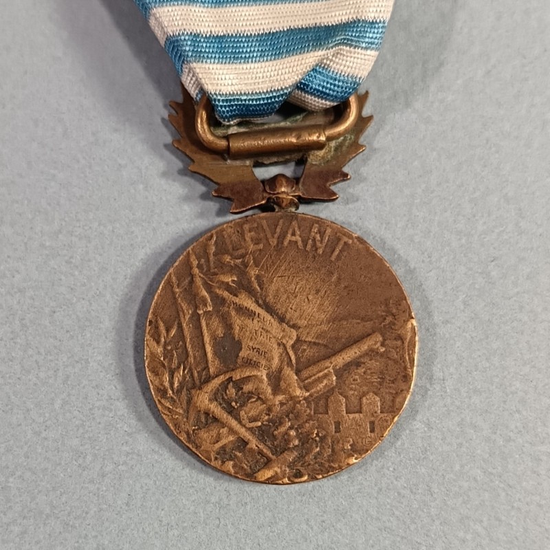 FRANCE MEDAILLE DU LEVANT SYRIE CILICIE AVEC BERRETTE LEVANT RUBAN TISSAGE ANGLAIS