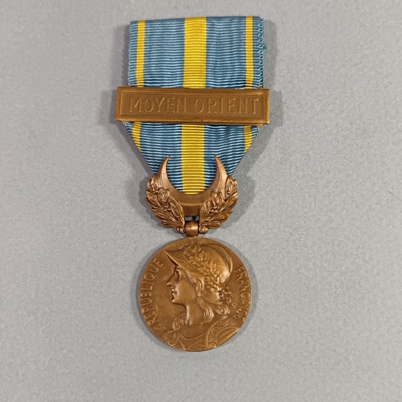 FRANCE MEDAILLE COMMEMORATIVE DES OPERATION DU MOYEN ORIENT 1956 AVEC BARRETTE MOYEN ORIENT CANAL DE SUEZ