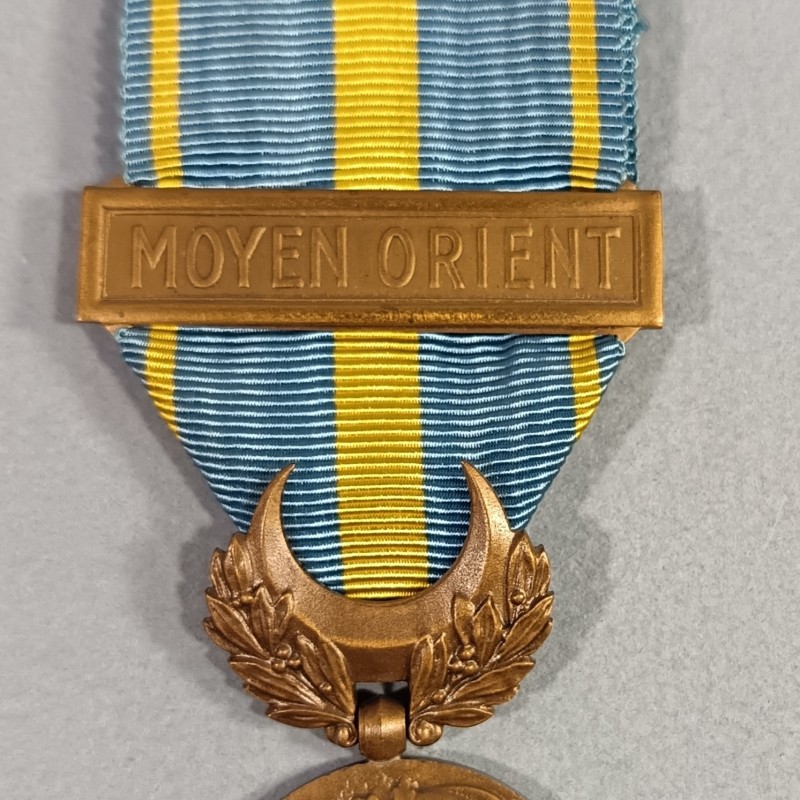 FRANCE MEDAILLE COMMEMORATIVE DES OPERATION DU MOYEN ORIENT 1956 AVEC BARRETTE MOYEN ORIENT CANAL DE SUEZ
