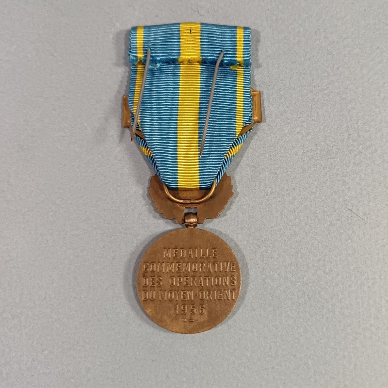 FRANCE MEDAILLE COMMEMORATIVE DES OPERATION DU MOYEN ORIENT 1956 AVEC BARRETTE MOYEN ORIENT CANAL DE SUEZ