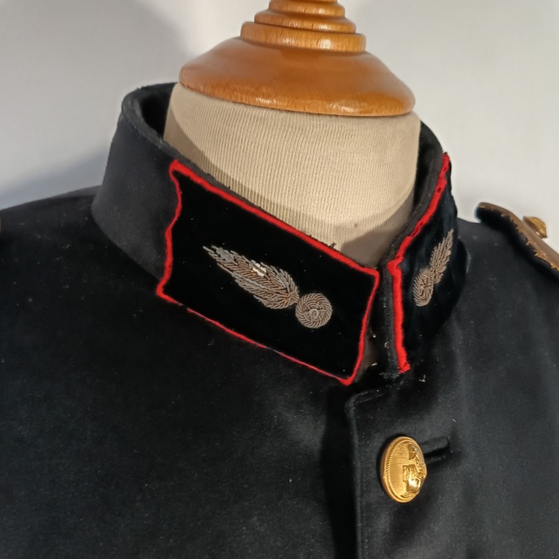 VESTE D'UNIFORME MODELE 1931 D'UN CAPITAINE DU GENIE DATEE 1935 AVEC SES EPAULETTES TENUE 31