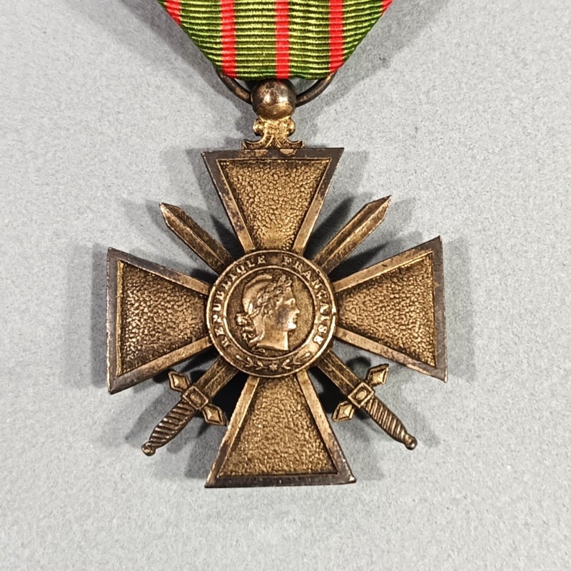 FRANCE CROIX DE GUERRE 1914 1918 EN VERMEIL POINCON ARGENT TETE DE SANGLIER ET LOSANGE FABRICANT