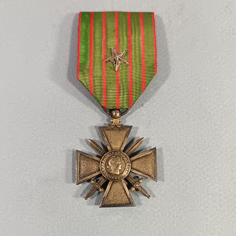 FRANCE CROIX DE GUERRE 1914 1918 EN VERMEIL POINCON ARGENT TETE DE SANGLIER ET LOSANGE FABRICANT