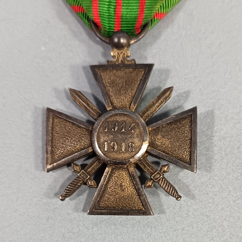 FRANCE CROIX DE GUERRE 1914 1918 EN VERMEIL POINCON ARGENT TETE DE SANGLIER ET LOSANGE FABRICANT
