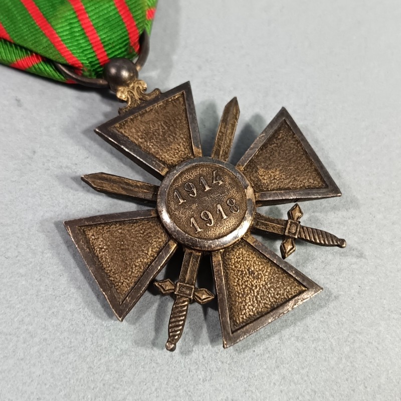 FRANCE CROIX DE GUERRE 1914 1918 EN VERMEIL POINCON ARGENT TETE DE SANGLIER ET LOSANGE FABRICANT
