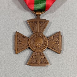 FRANCE MEDAILLE OU CROIX DES COMBATTANTS VOLONTAIRES DE LA GUERRE 1939-1945
