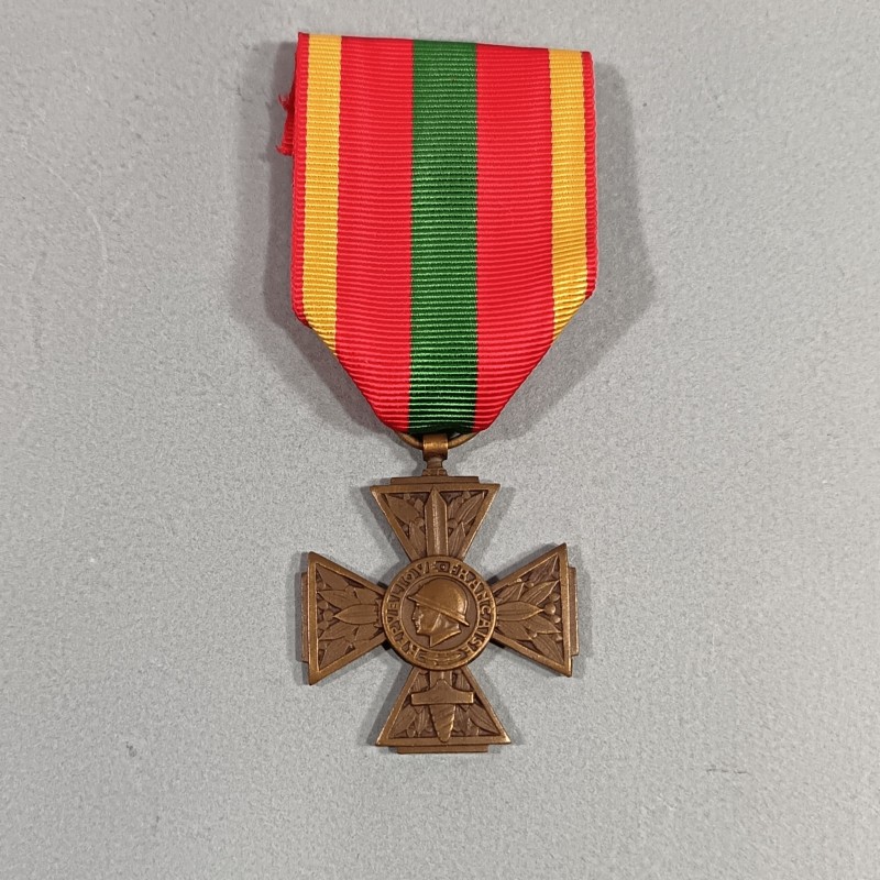 FRANCE MEDAILLE OU CROIX DES COMBATTANTS VOLONTAIRES DE LA GUERRE 1939-1945