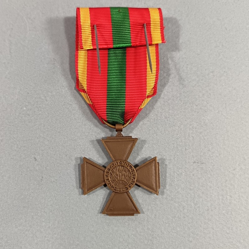 FRANCE MEDAILLE OU CROIX DES COMBATTANTS VOLONTAIRES DE LA GUERRE 1939-1945