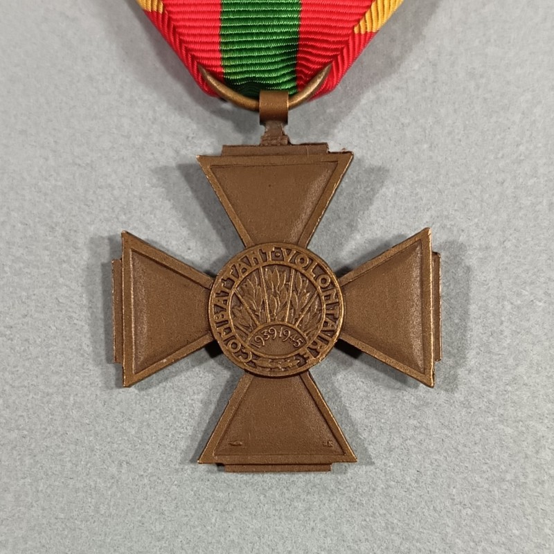 FRANCE MEDAILLE OU CROIX DES COMBATTANTS VOLONTAIRES DE LA GUERRE 1939-1945