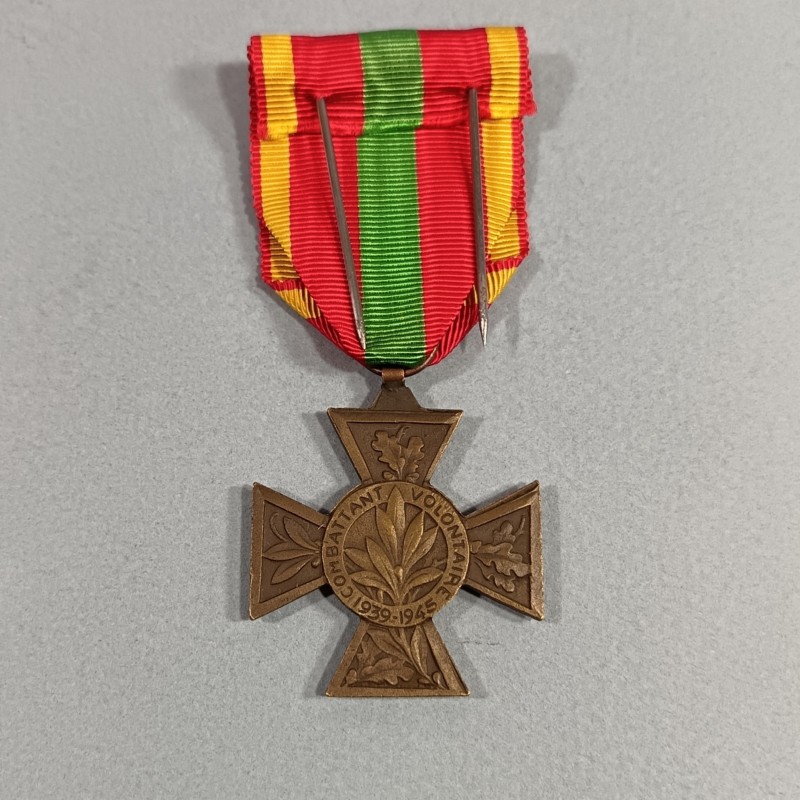 FRANCE MEDAILLE OU CROIX DES COMBATTANTS VOLONTAIRES DE LA GUERRE 1939-1945 CROIX GRAND MODULE