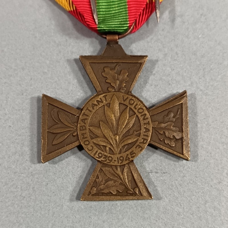 FRANCE MEDAILLE OU CROIX DES COMBATTANTS VOLONTAIRES DE LA GUERRE 1939-1945 CROIX GRAND MODULE
