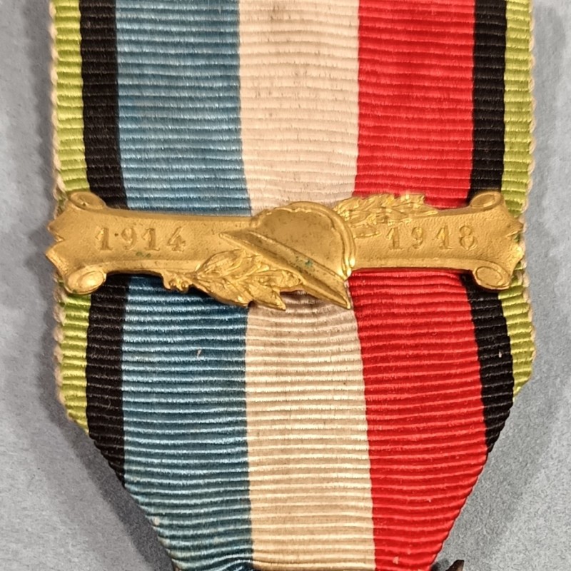 MEDAILLES ANCIEN COMBATTANT GUERRE DE 1870 1871 OUBLIER JAMAIS AVEC BARRETTE DOREE 1914 - 1918 ET UN PETIT CASQUE ADRIAN