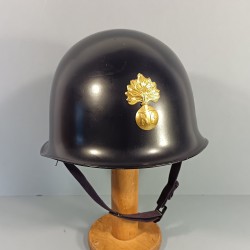 CASQUE MODELE 1951 DE GENDARMERIE NEUF DE STOCK GRENADE DOREE LINER DATE 1966 AVEC SON COUVRE CASQUE GENDARME MOBILE