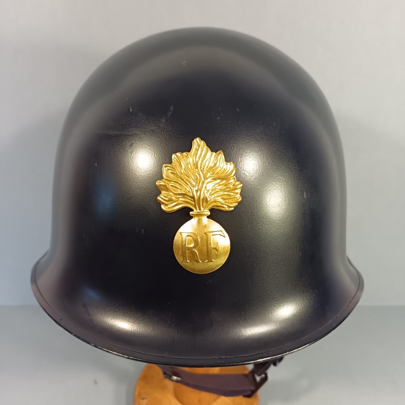 CASQUE MODELE 1951 DE GENDARMERIE NEUF DE STOCK GRENADE DOREE LINER DATE 1966 AVEC SON COUVRE CASQUE GENDARME MOBILE