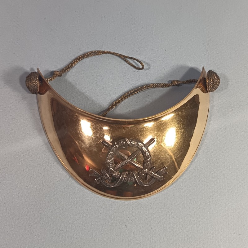 HAUSSE COL OFFICIER D'INFANTERIE TROISIEME REPUBLIQUE MODELE 1872 AVEC SES BOUTONS DE FIXATION