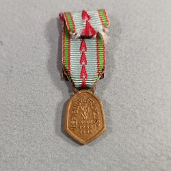 REDUCTION DE LA MEDAILLE COMMEMORATIVE GUERRE 1939-1945 ARMEE DE LIBERATION AVEC 4 BARRETTES AFRIQUE FRANCE ALLEMAGNE LIBERATION