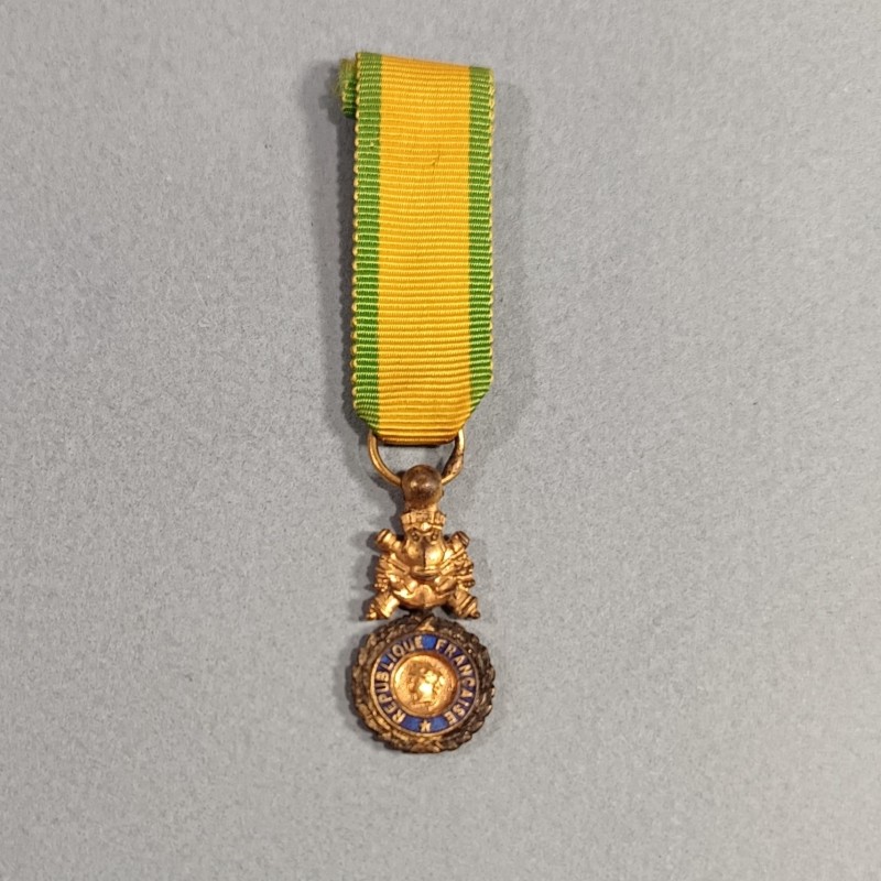 REDUCTION DE LA MEDAILLE MILITAIRE 4 ème OU 5 ème REPUBLIQUE VALEUR ET DISCIPLINE