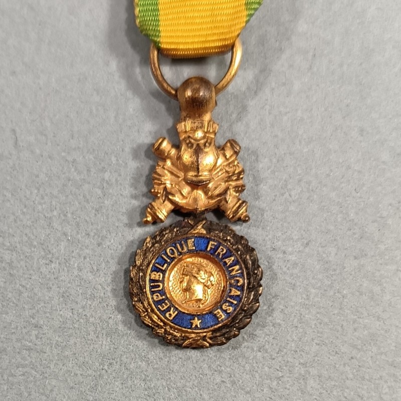 REDUCTION DE LA MEDAILLE MILITAIRE 4 ème OU 5 ème REPUBLIQUE VALEUR ET DISCIPLINE